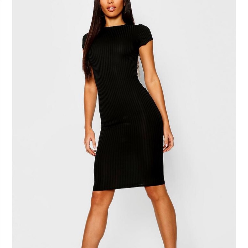Black Bodycon Dress tag says 10 but it runs small